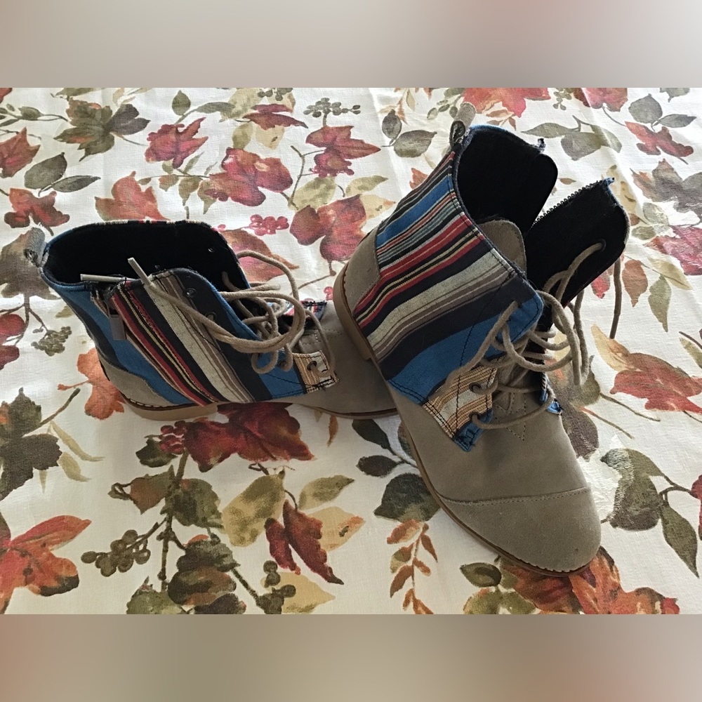 Comfy Toms, One for One charity event item.